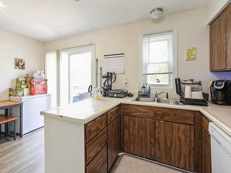 1012 W 1st Ave - Photo 5 of 16