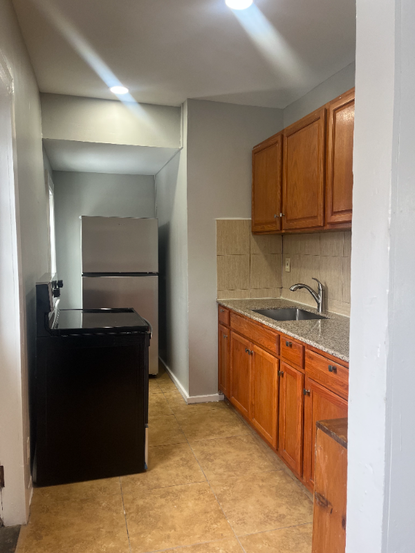 54 Village St - Photo 3 of 10