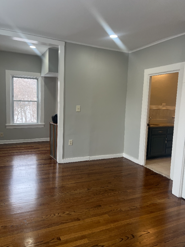 54 Village St - Photo 4 of 10