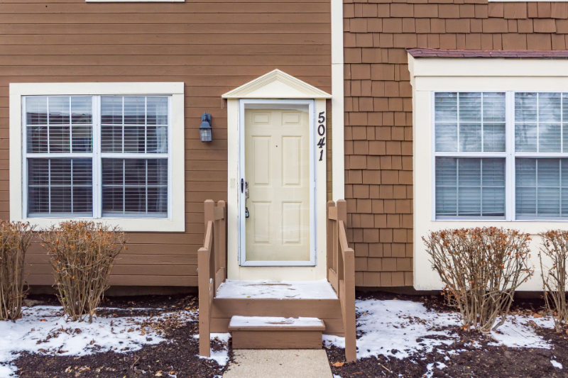 5041 Stoneybrook Blvd - Photo 4 of 20