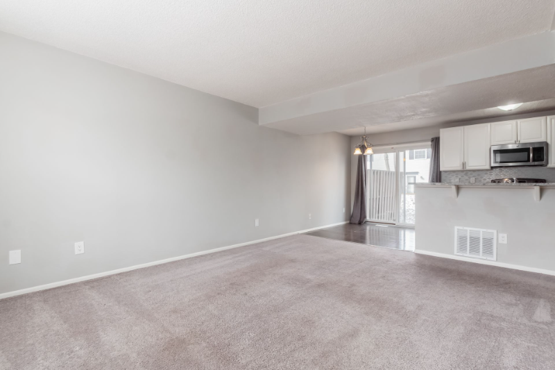 5041 Stoneybrook Blvd - Photo 6 of 20