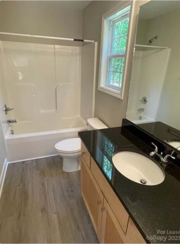 562 Kirk St - Photo 4 of 10