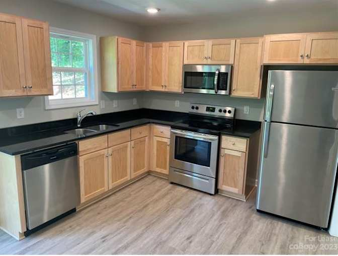 562 Kirk St - Photo 6 of 10