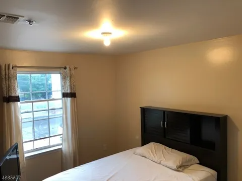 469 Hawthorne Ave #1 - Photo 2 of 3