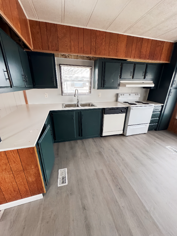 39 Village Ct - Photo 2 of 12