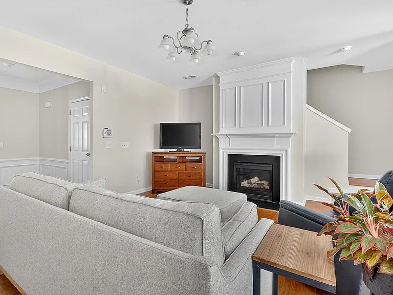 7130 Racine Way - Photo 3 of 17