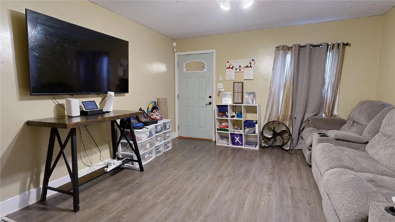 868 W Center St - Photo 2 of 10