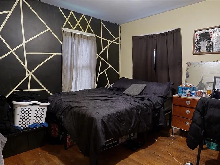 868 W Center St - Photo 4 of 10