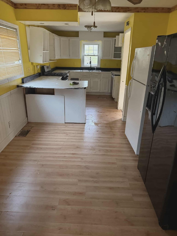 868 W Center St - Photo 6 of 10