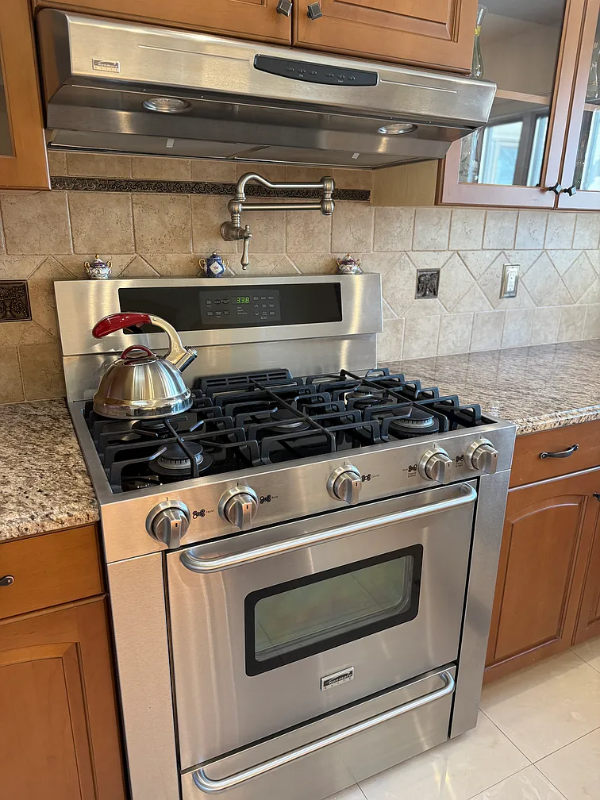 W 14th St - Photo 2 of 8