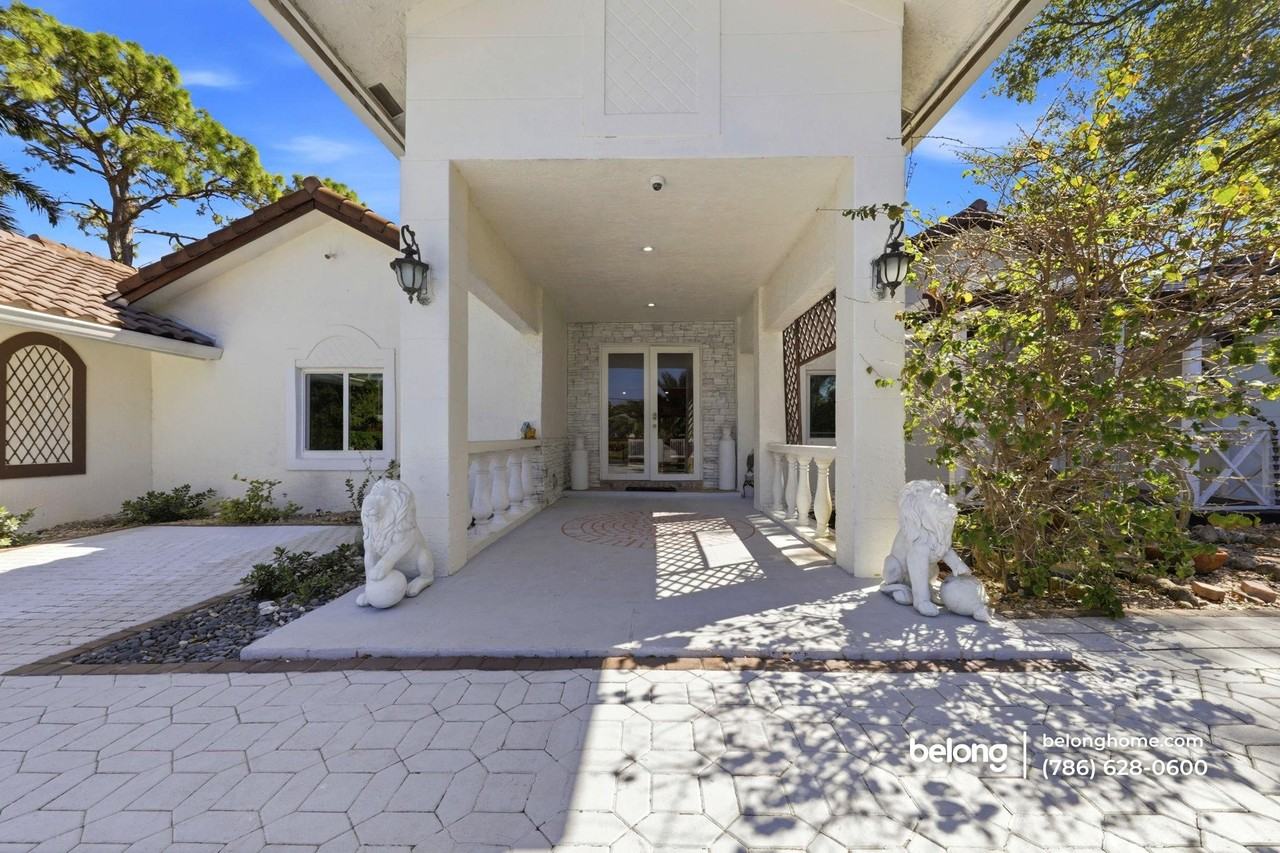 6344 Nw 74th Ter - Photo 4 of 27