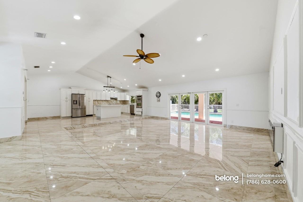 6344 Nw 74th Ter - Photo 6 of 27