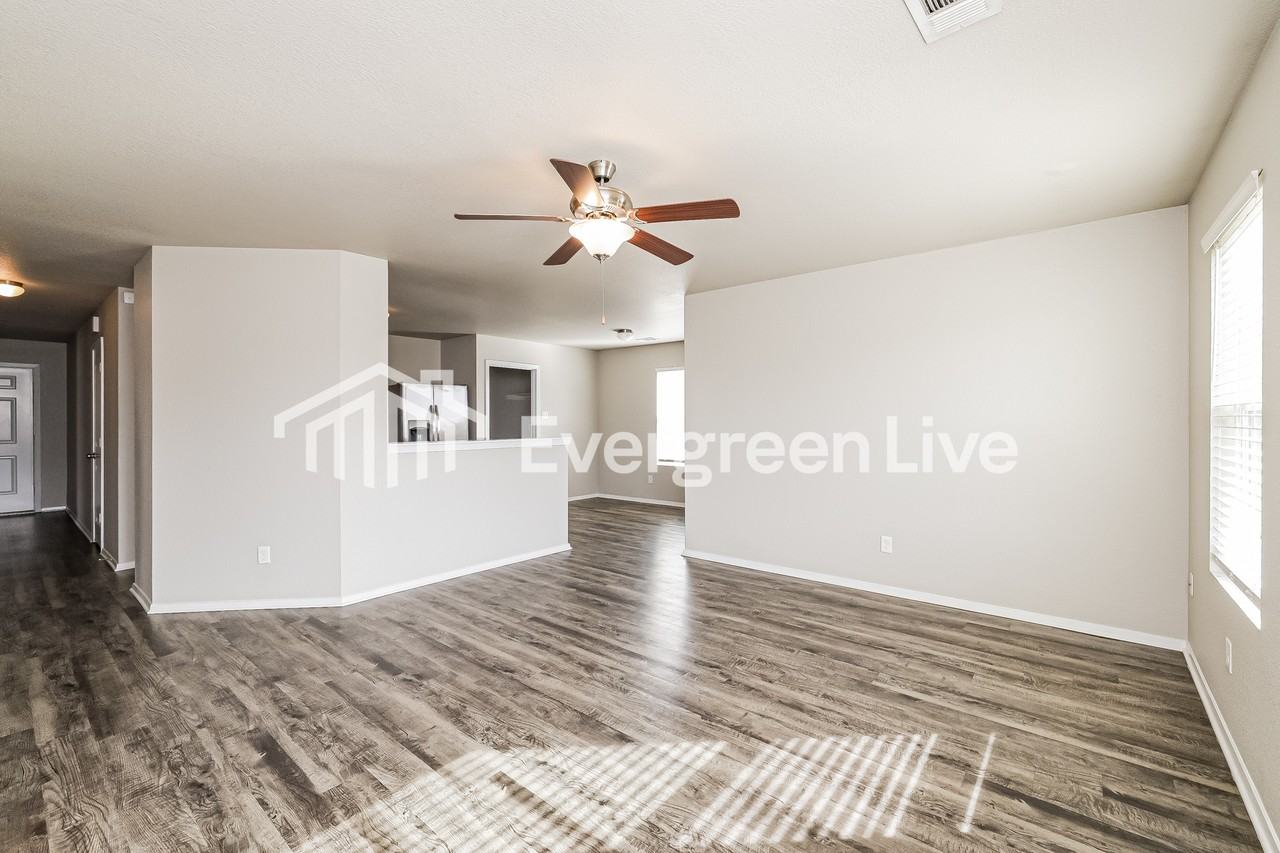 3821 Glitterman Dr - Photo 3 of 15