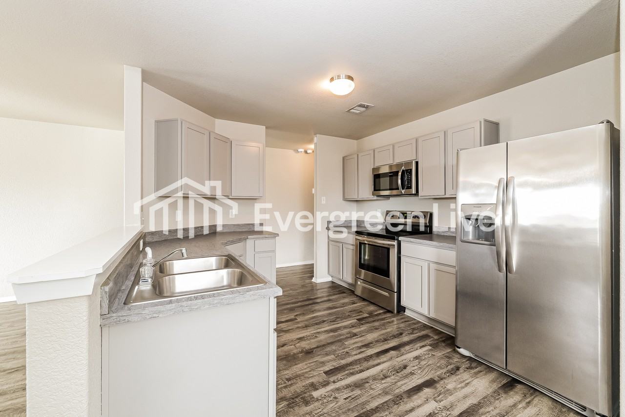 3821 Glitterman Dr - Photo 5 of 15