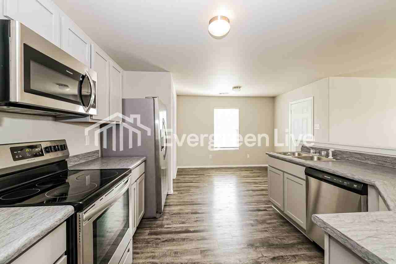 3821 Glitterman Dr - Photo 6 of 15