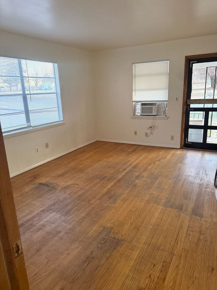 615 Elm Ave - Photo 3 of 9