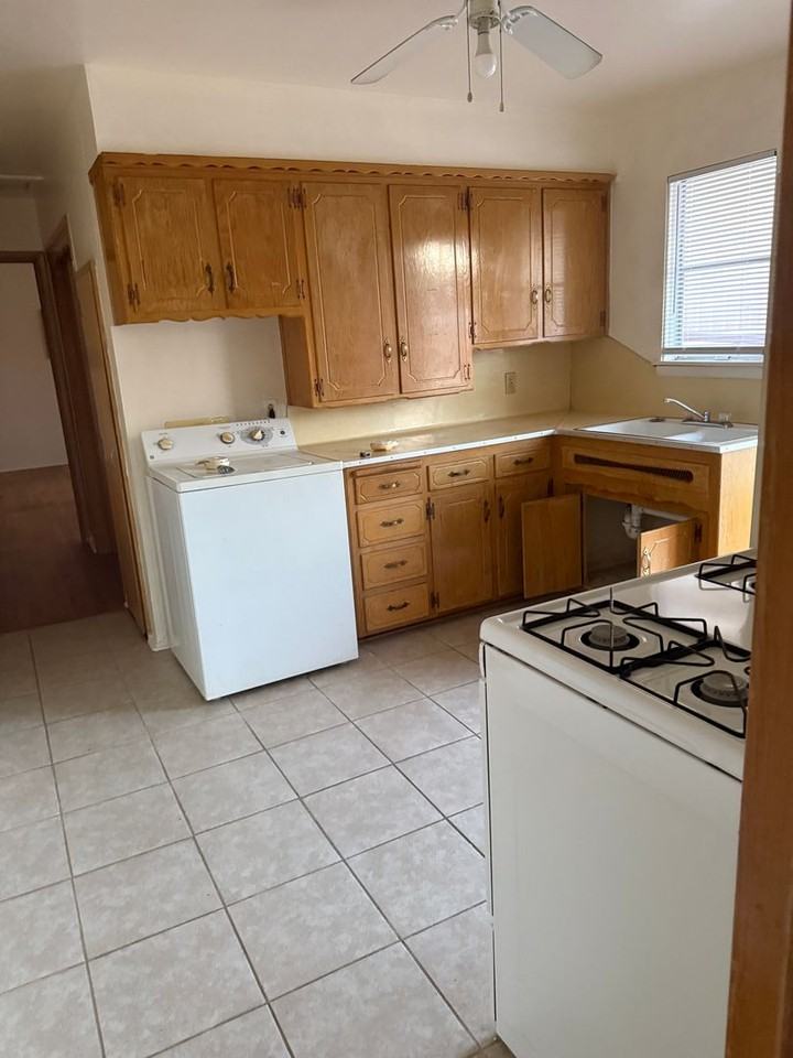 615 Elm Ave - Photo 4 of 9