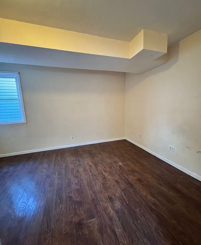 536 Wainwright Ave - Photo 5 of 10