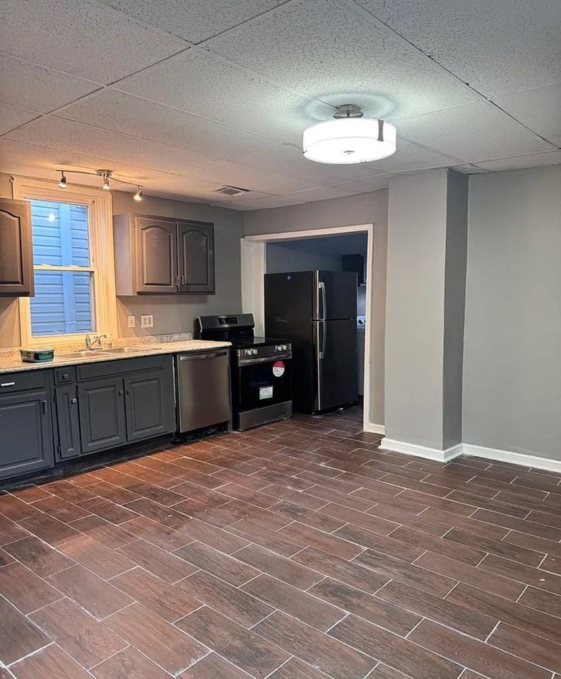 536 Wainwright Ave - Photo 6 of 10