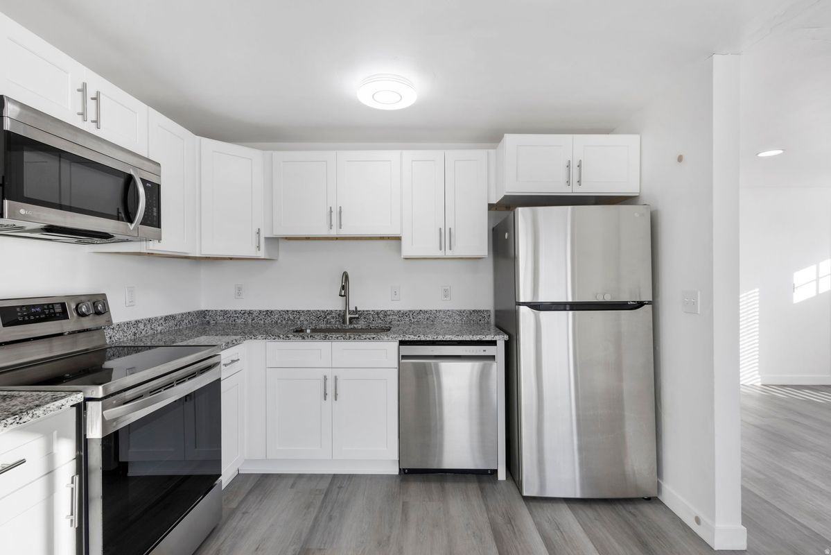 6876 S 90 E ##B - Photo 2 of 13