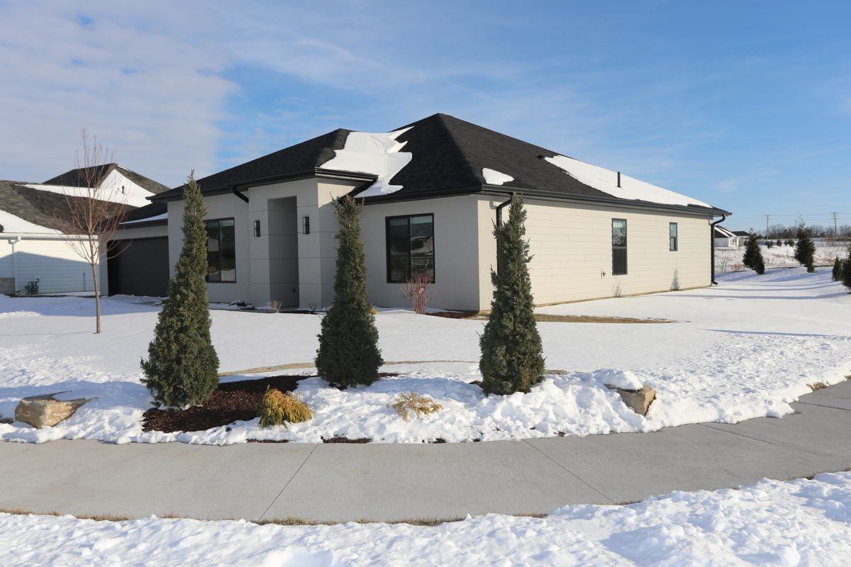 4400 Royal County Rd - Photo 3 of 32