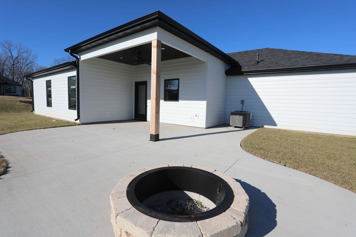 4400 Kingston Heath Dr - Photo 3 of 35