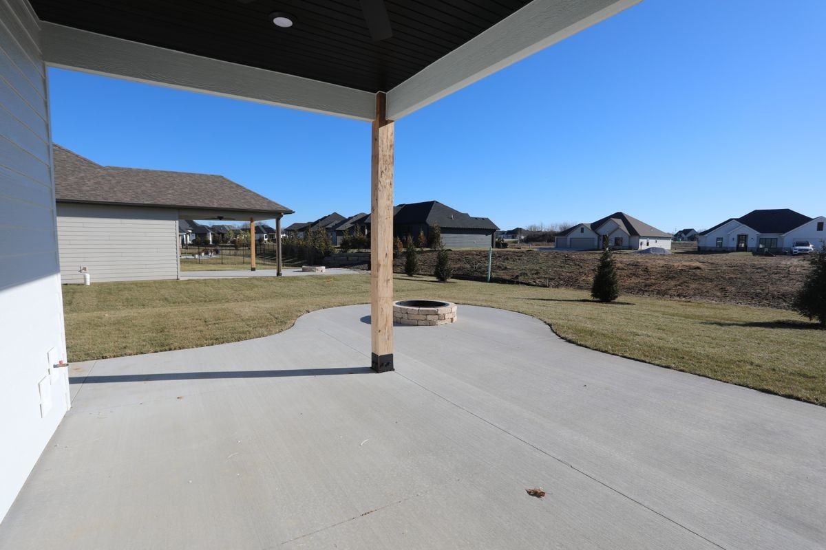 4400 Kingston Heath Dr - Photo 5 of 35