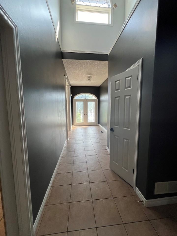 45 Irving Crescent - Photo 2 of 16