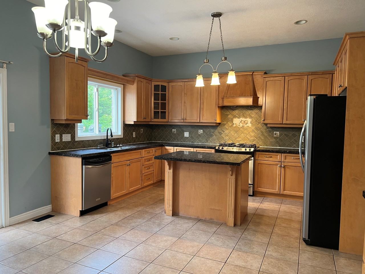 45 Irving Crescent - Photo 3 of 16