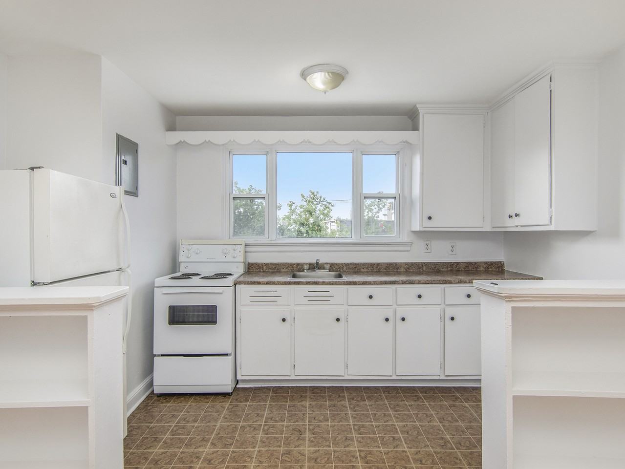 Tillbury Apartments - Photo 4 of 8