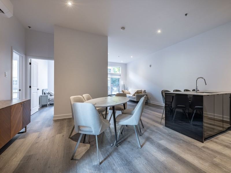 2660 Jarry - Photo 2 of 6