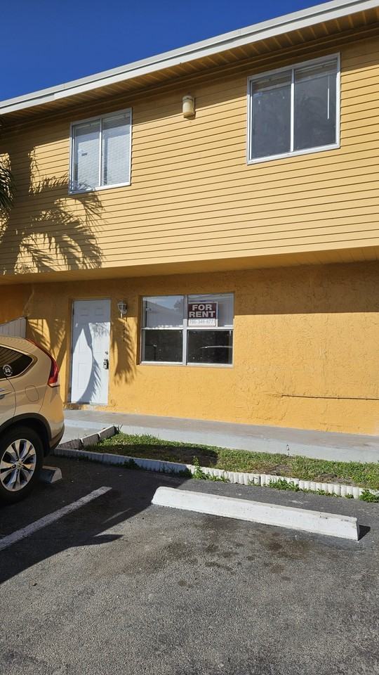 177 Ne 12th Ave #177 - Photo 2 of 31