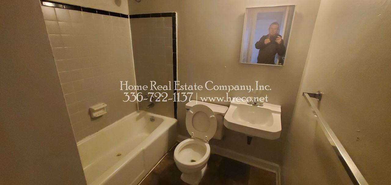 2332 Cherry St #A - Photo 4 of 7