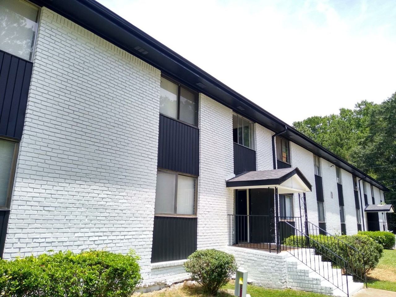 640 Glendale Pl Se - Photo 2 of 18