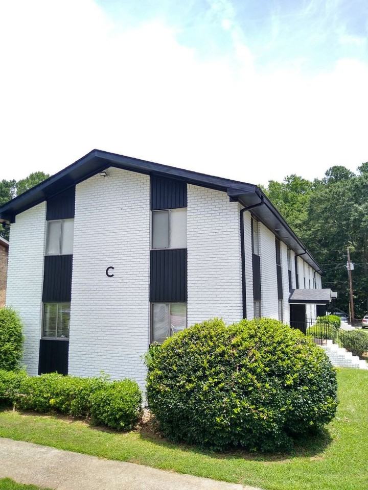 640 Glendale Pl Se - Photo 4 of 18