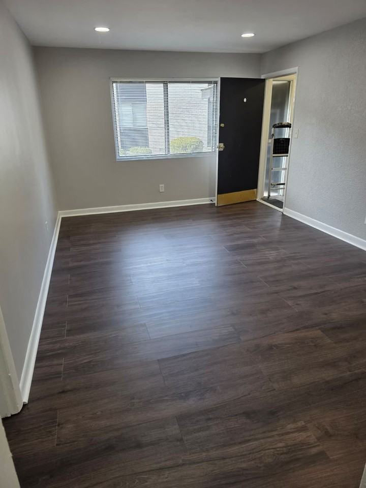 640 Glendale Pl Se - Photo 6 of 18