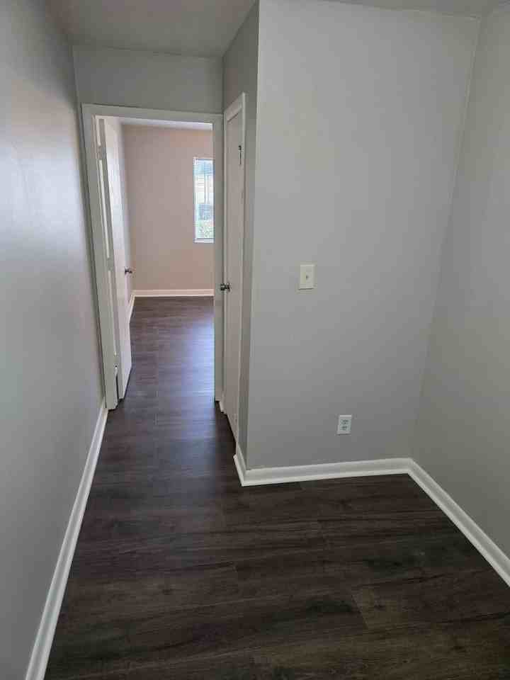 640 Glendale Pl Se - Photo 7 of 18