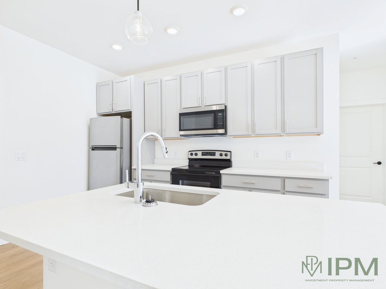 98 Penn Place - Photo 3 of 46