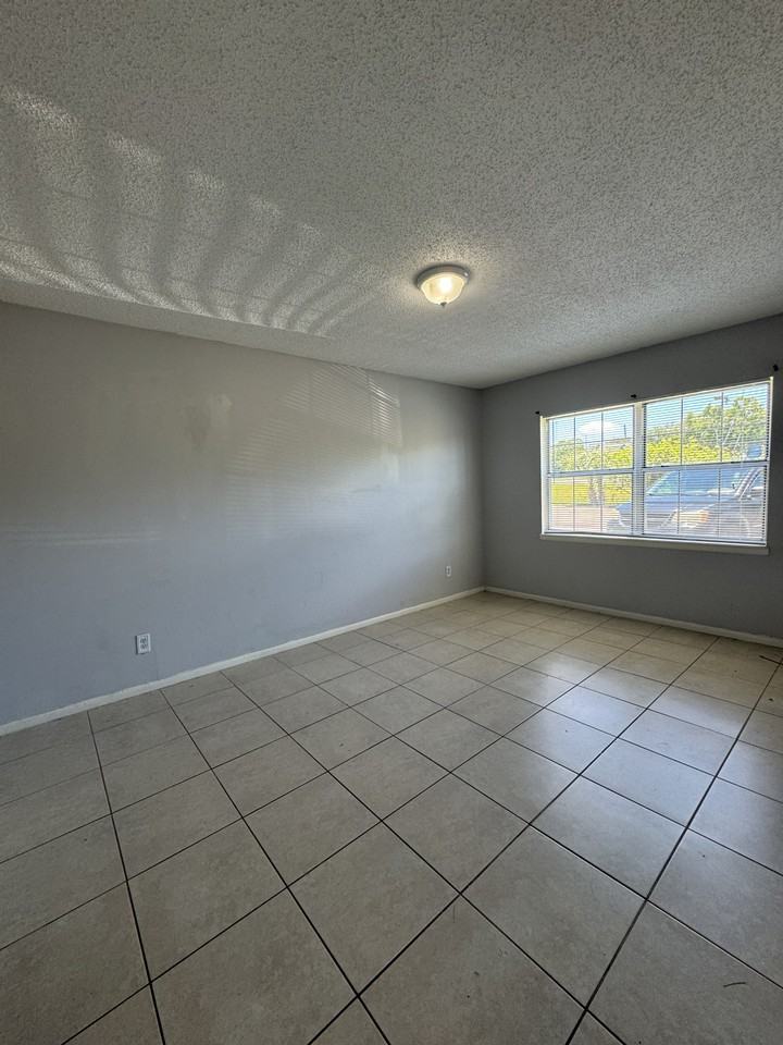 1000 S Semoran Blvd #115 - Photo 7 of 12