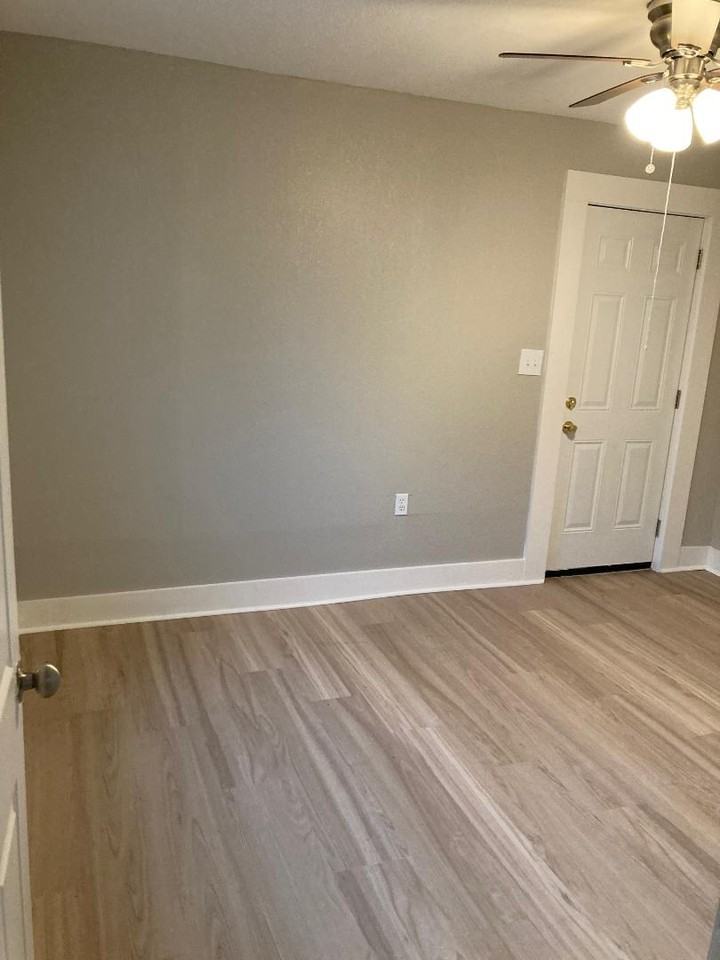 736 W 1st Ave #B - Photo 3 of 13