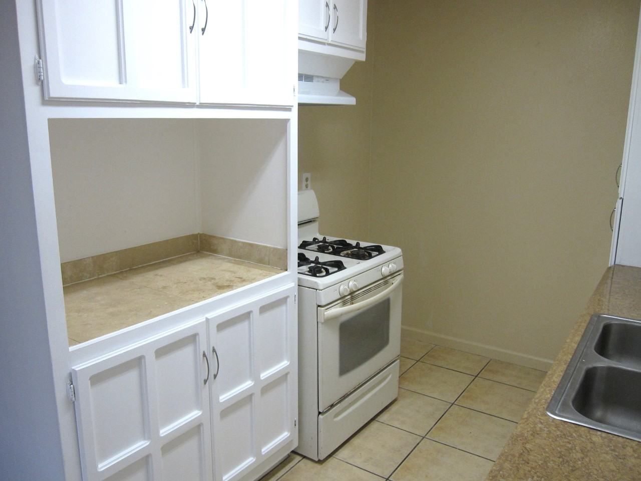 198 N Grandview Ave #198 - Photo 3 of 14