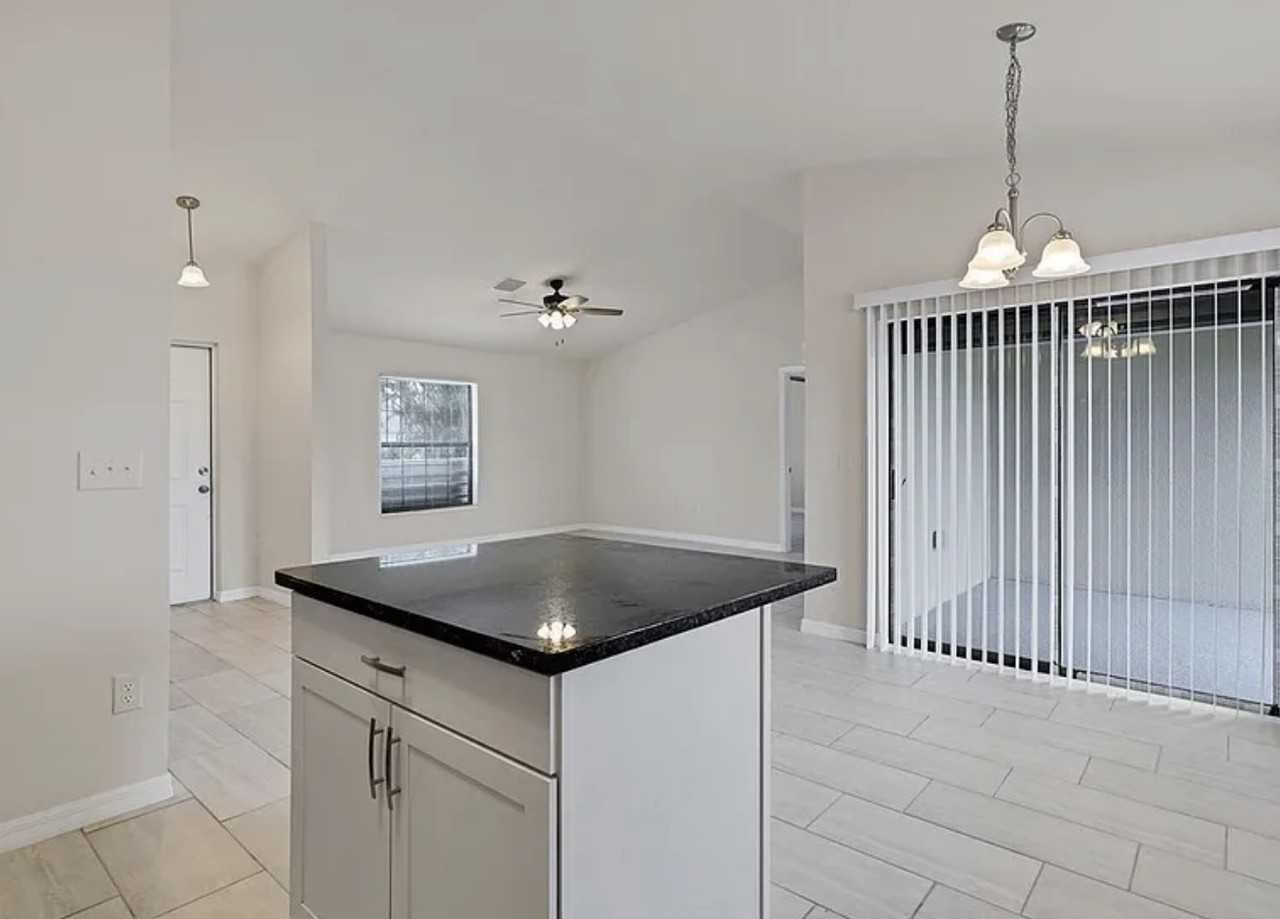 116 Se 2nd Ave #NA - Photo 5 of 20