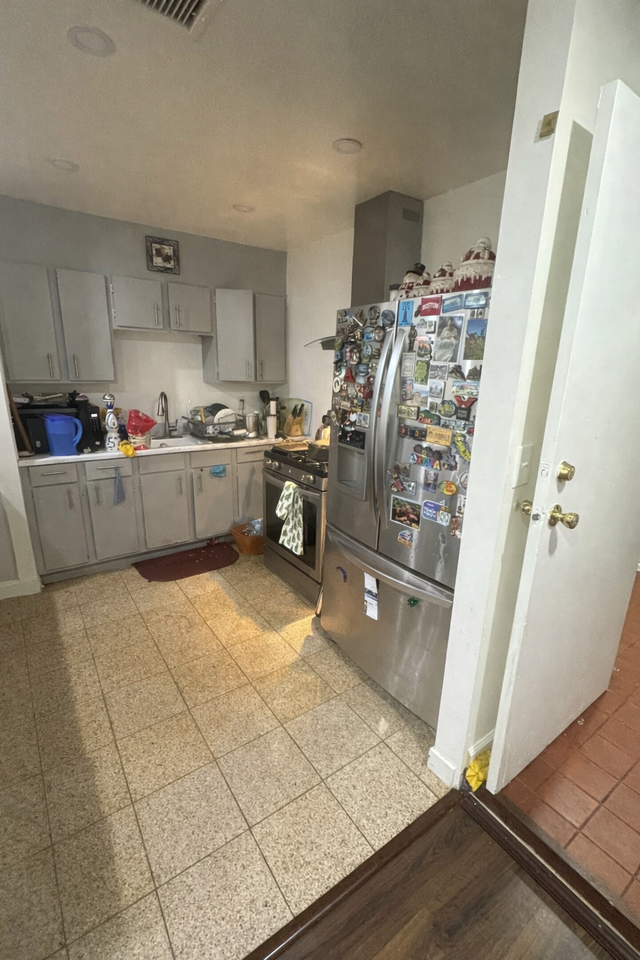 160 W 49th St #NA - Photo 6 of 7