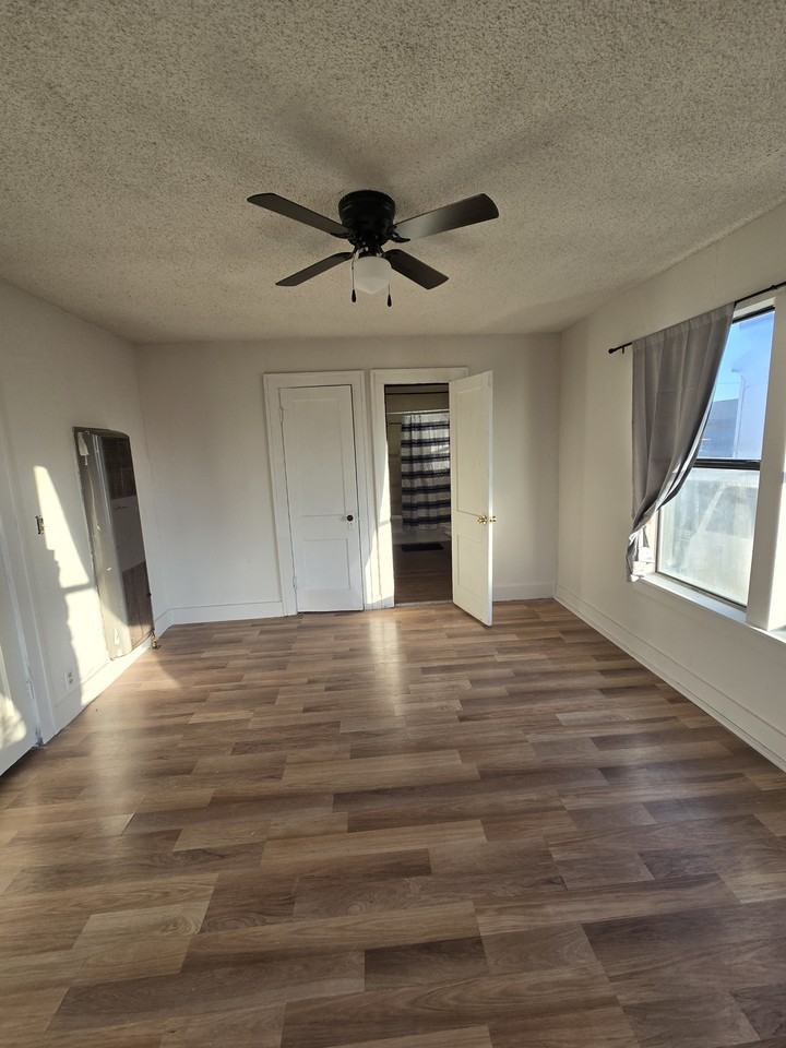 1210 N Crain St #NA - Photo 2 of 16