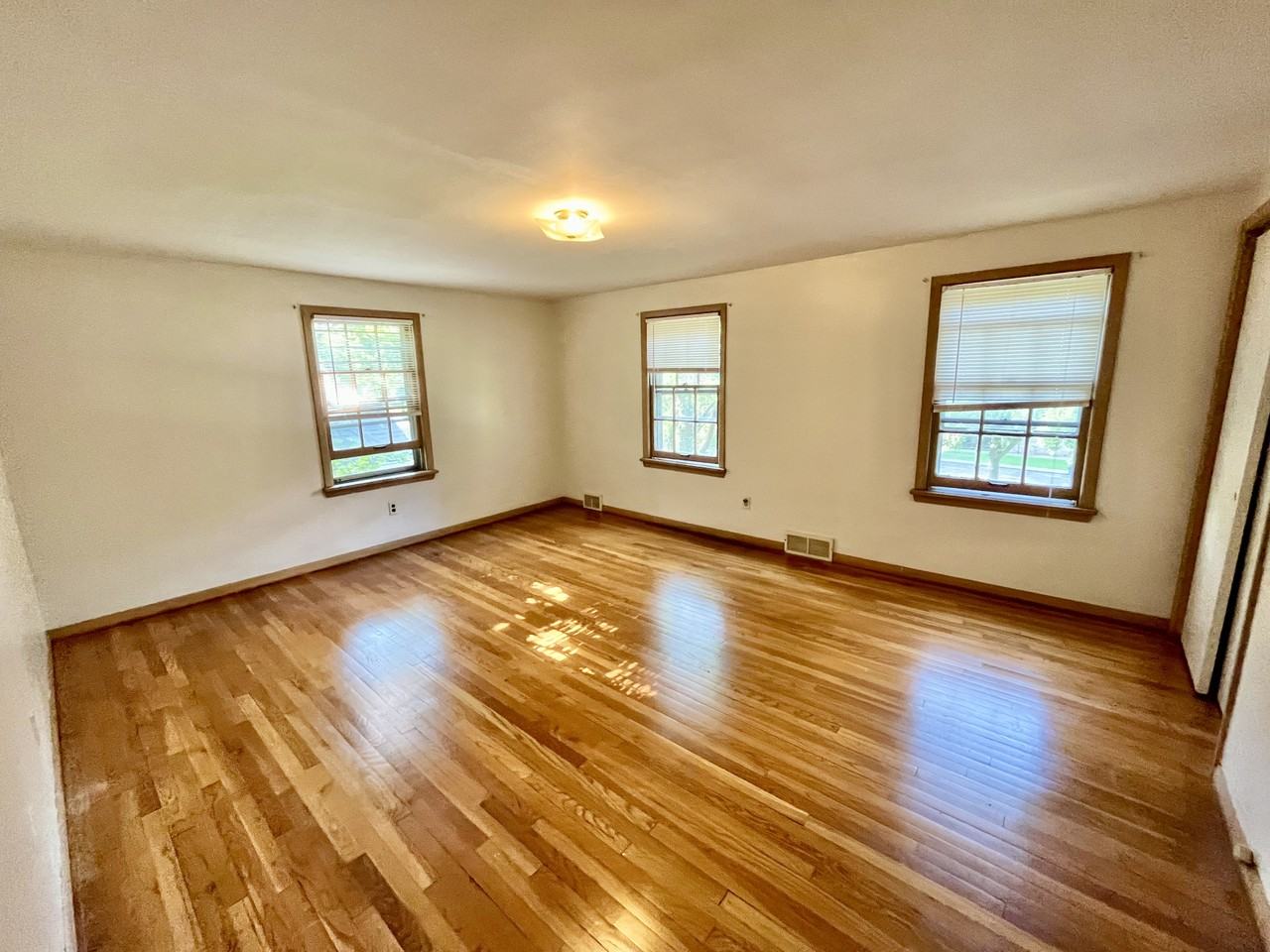 2463 Derbyshire Rd #NA - Photo 5 of 13