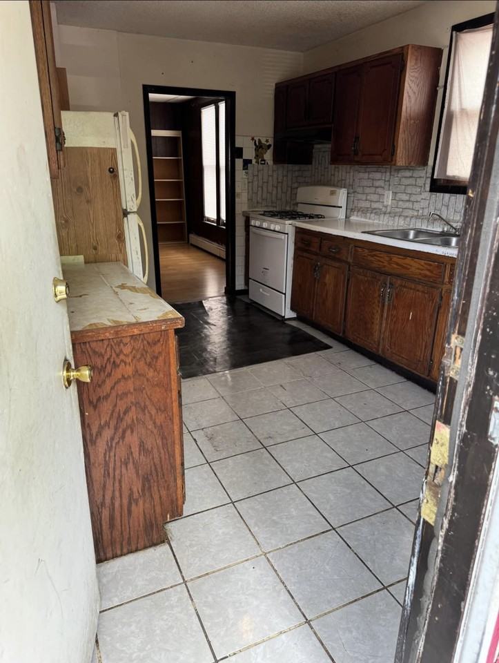 333 Edmund Ave #1 - Photo 2 of 6