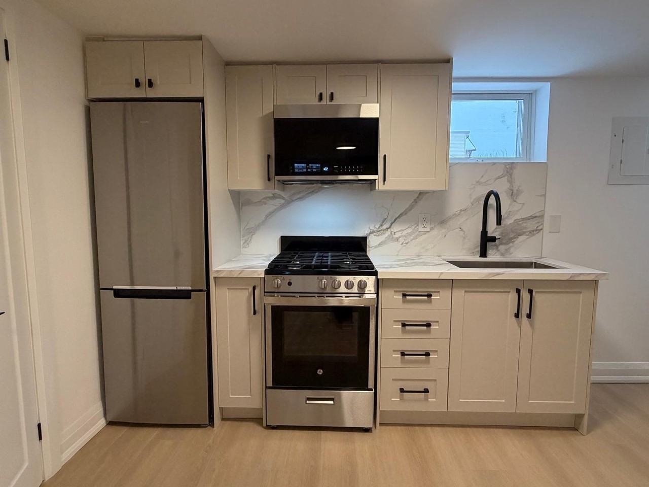 468 Lauder Avenue - Photo 2 of 17