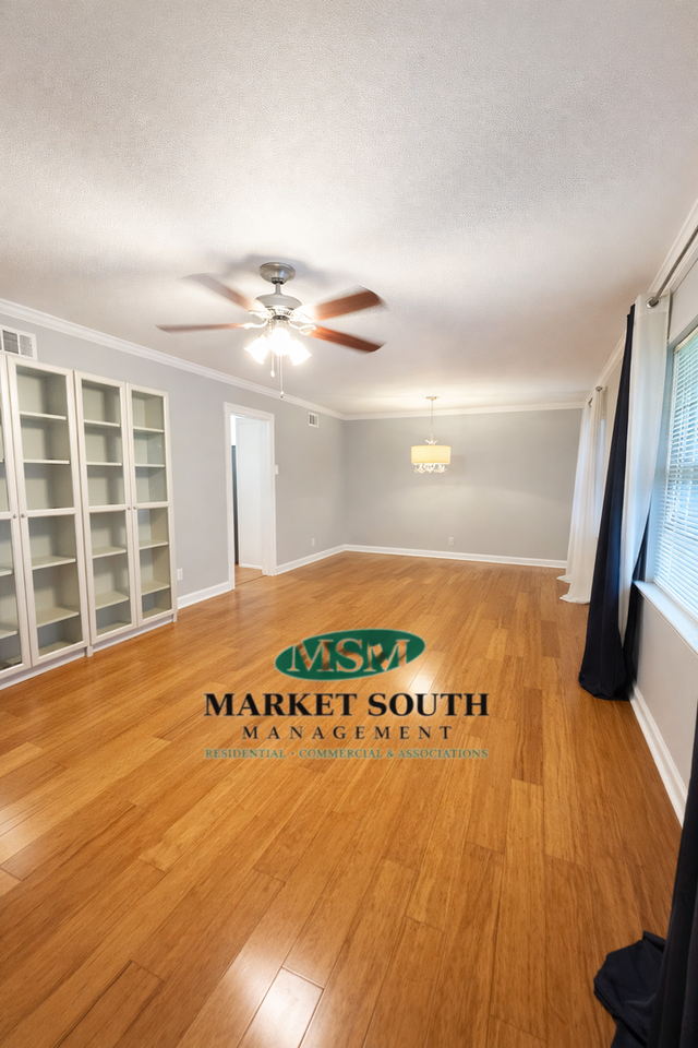 606 Mclaws St - Photo 3 of 21