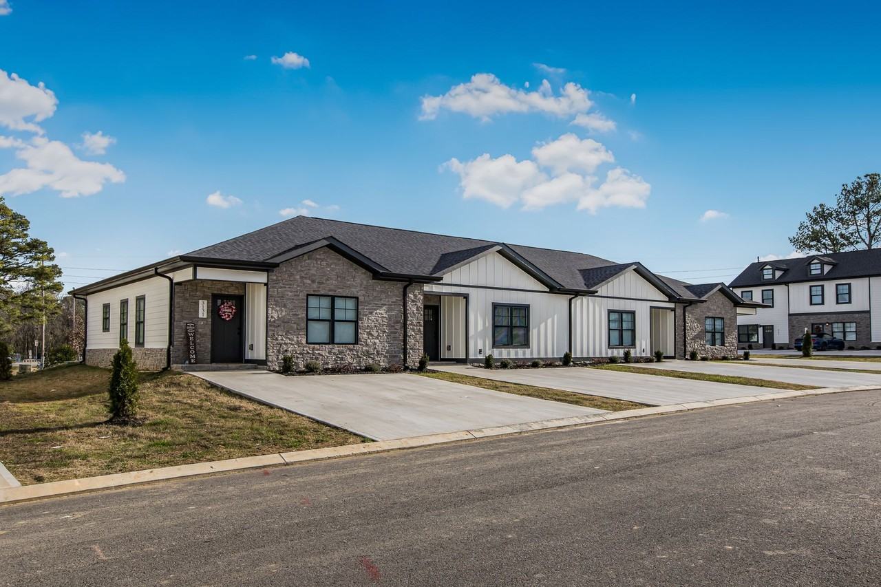 Oasis - Photo 2 of 21