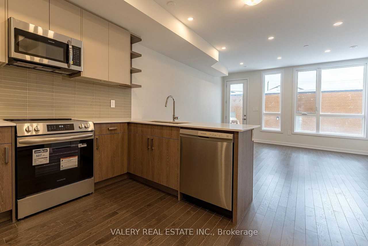 18 Green Gardens Boulevard - Photo 3 of 27